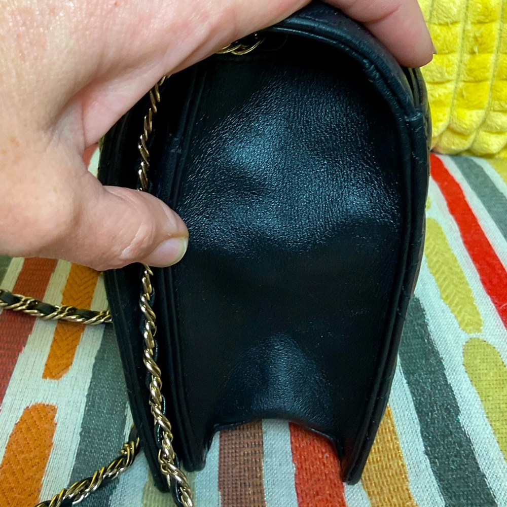 METROCITY Black Quilted Crossbody with Chain Strap. COA INCLUDED!! NEW! - Picture 4 of 15